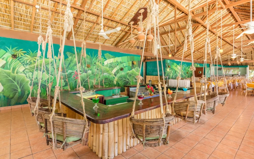 Coco's Beach Club Bar 1